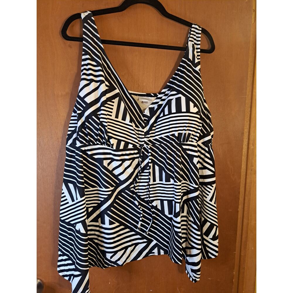 Women's Plus Avenue Swim Top Black and White Sz 28W